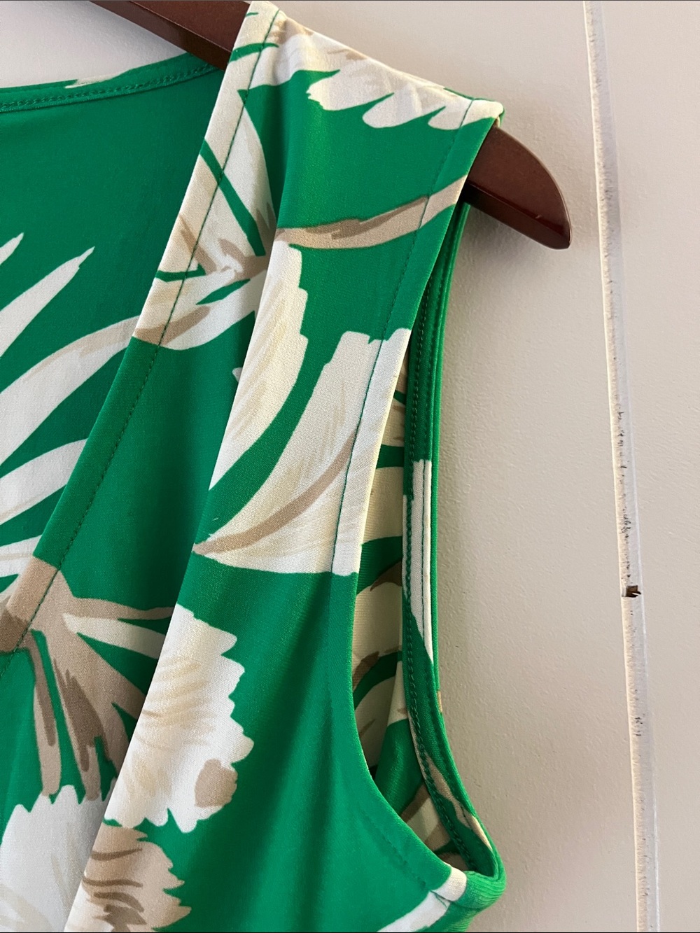 Anne Klein Green Tropical Print Sleeveless Wrap Top - Picture 7 of 9